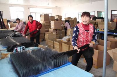 梁山縣“扶貧微工廠”產品揚帆出海，創新廣告設計打開國際銷路
